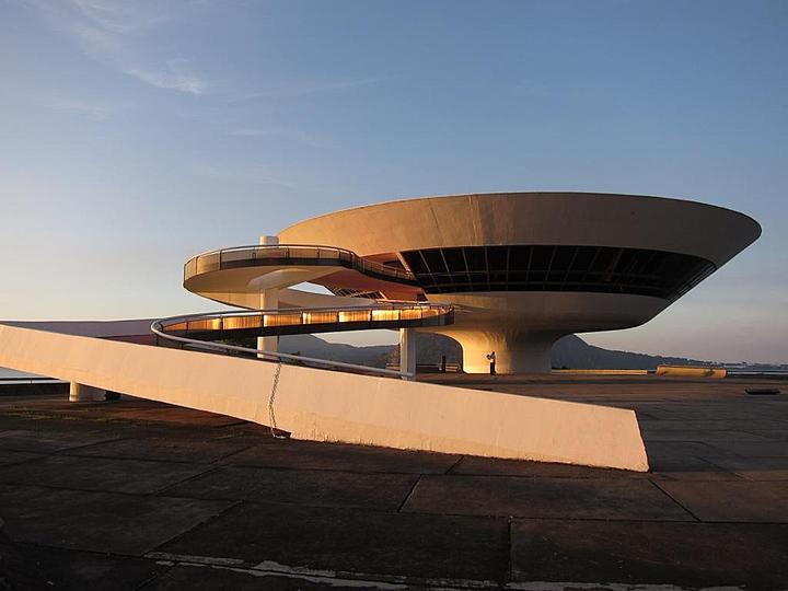 penccil: Oscar Niemeyer